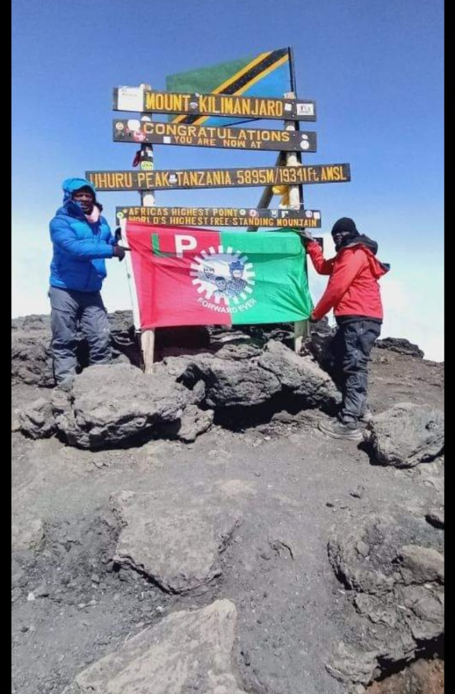 Peter Obi Supporter Climbs Mount Kilimanjaro To Place LP Flag | Daily Report Nigeria