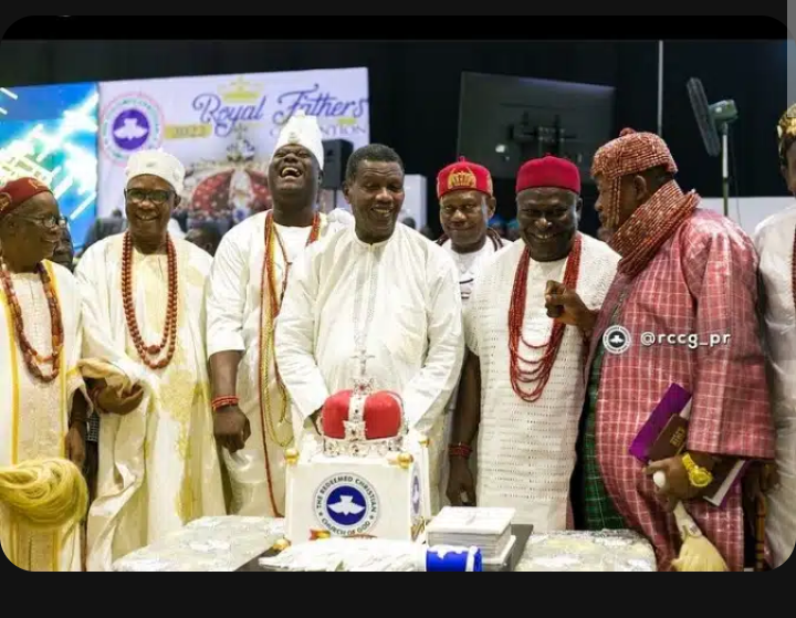 Ooni Of Ife Storms RCCG Pulpit to Pray For Adeboye | Daily Report Nigeria